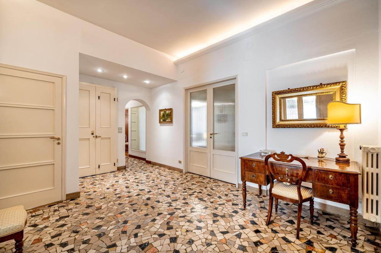 Yid Leopolda Few Minutes From Station * Florenz