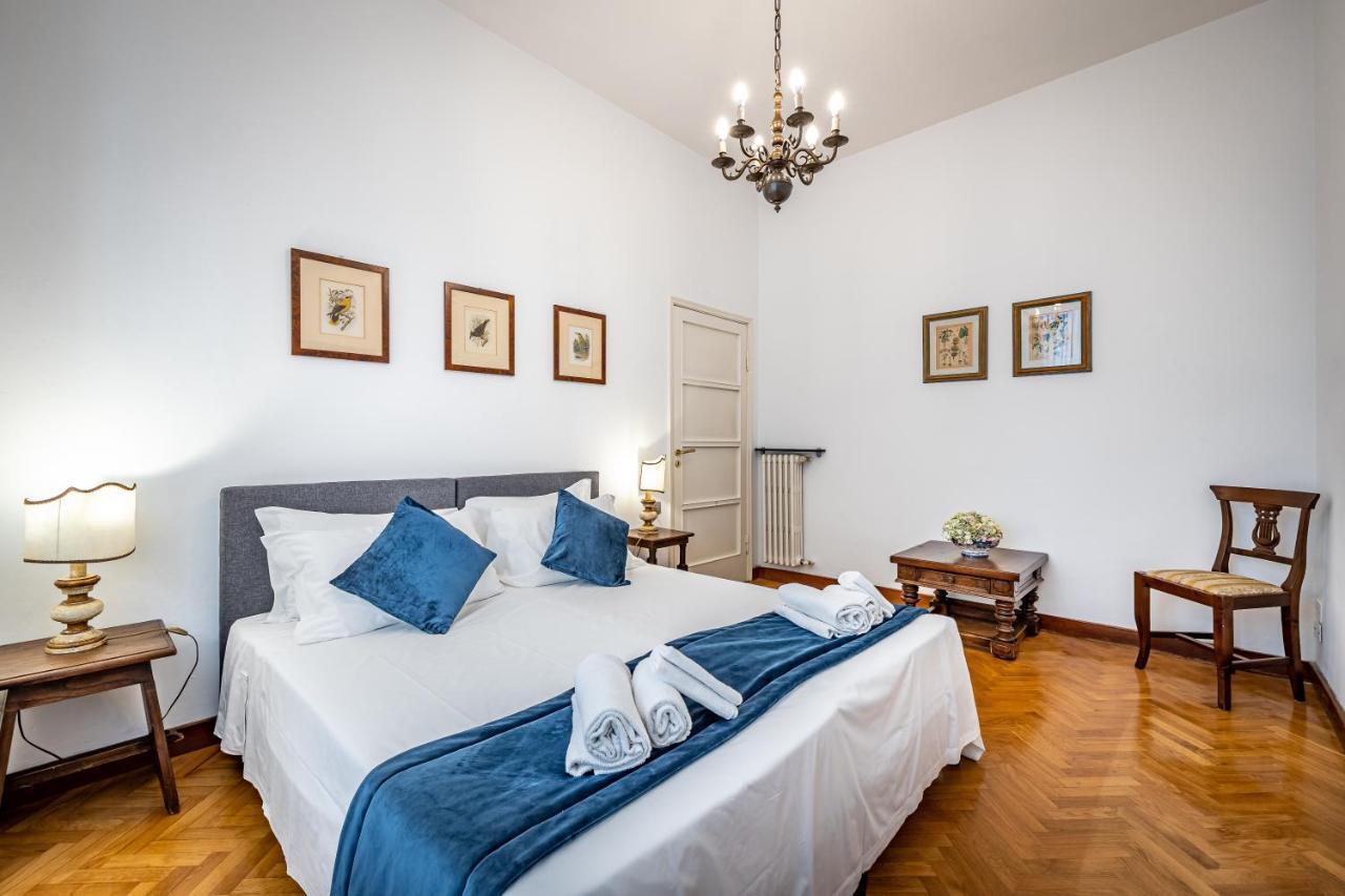 Yid Leopolda Few Minutes From Station Florenz